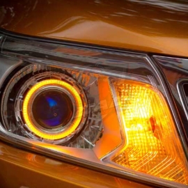 Mẫu đèn độ Nissan Navara 2017 – Độ Bi Xenon và vòng Angel Eyes
